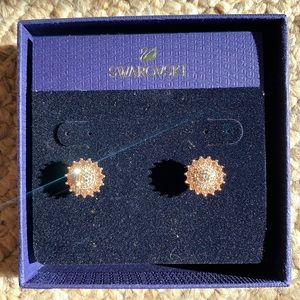 Swarovski stud flower earrings
